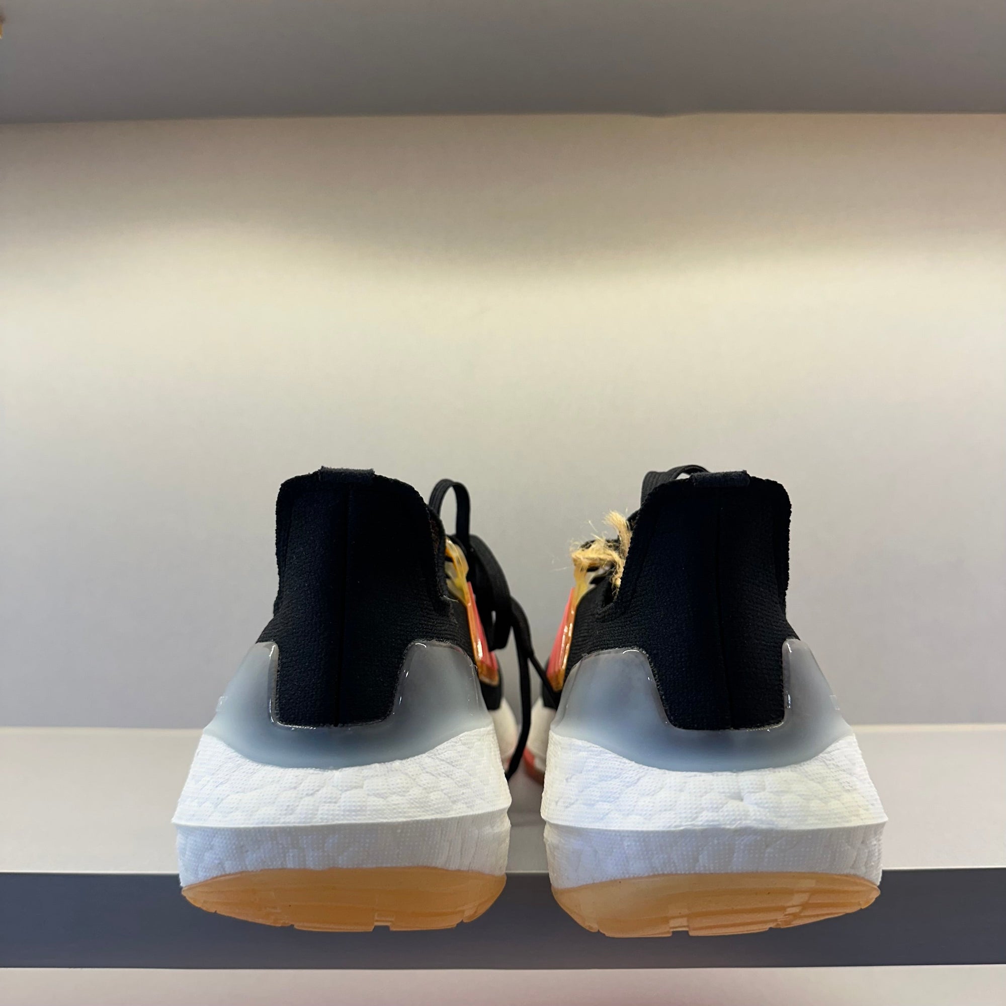 Adidas Ultraboost 22 Black Turbo Flash Orange (Pronta Entrega)