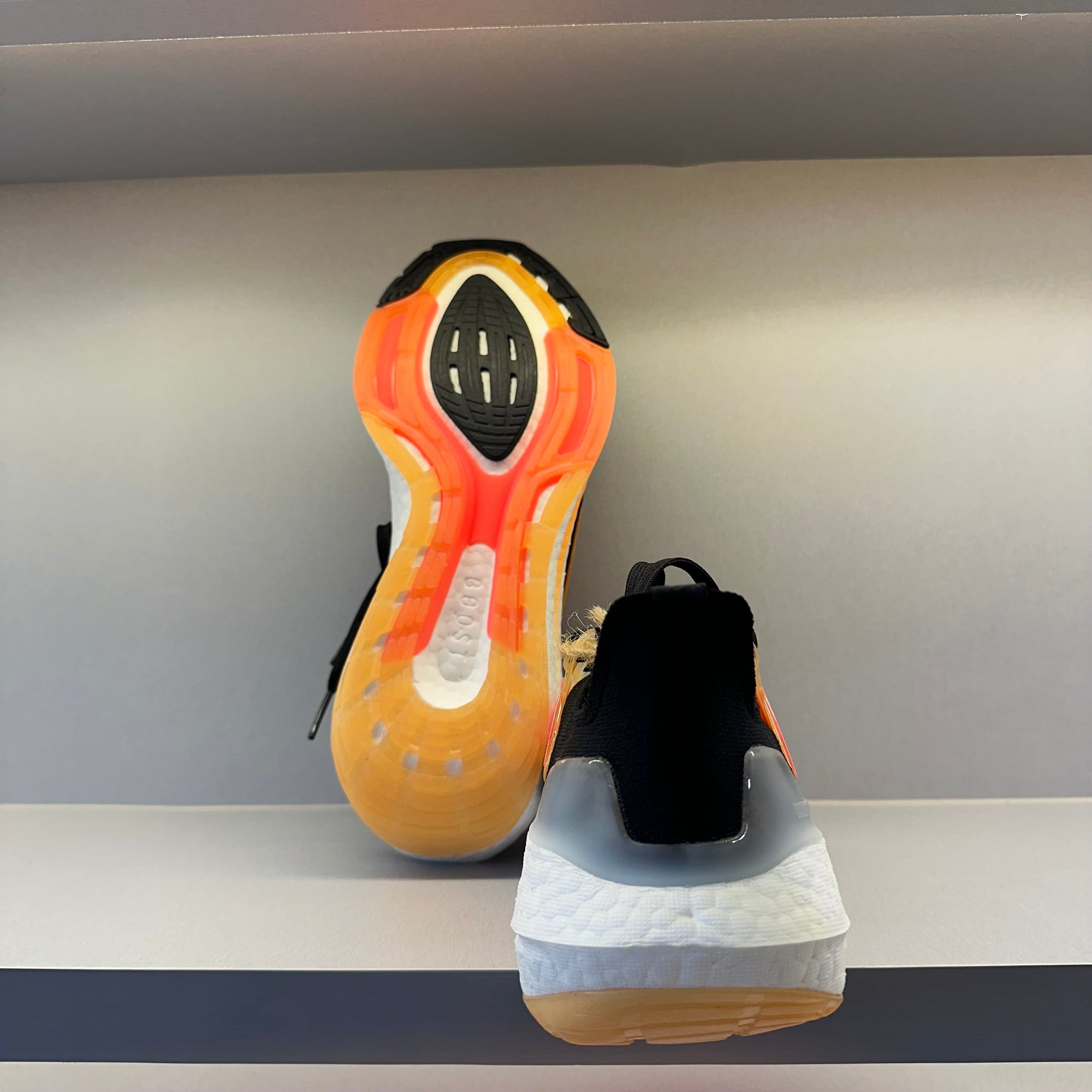 Adidas Ultraboost 22 Black Turbo Flash Orange (Pronta Entrega)