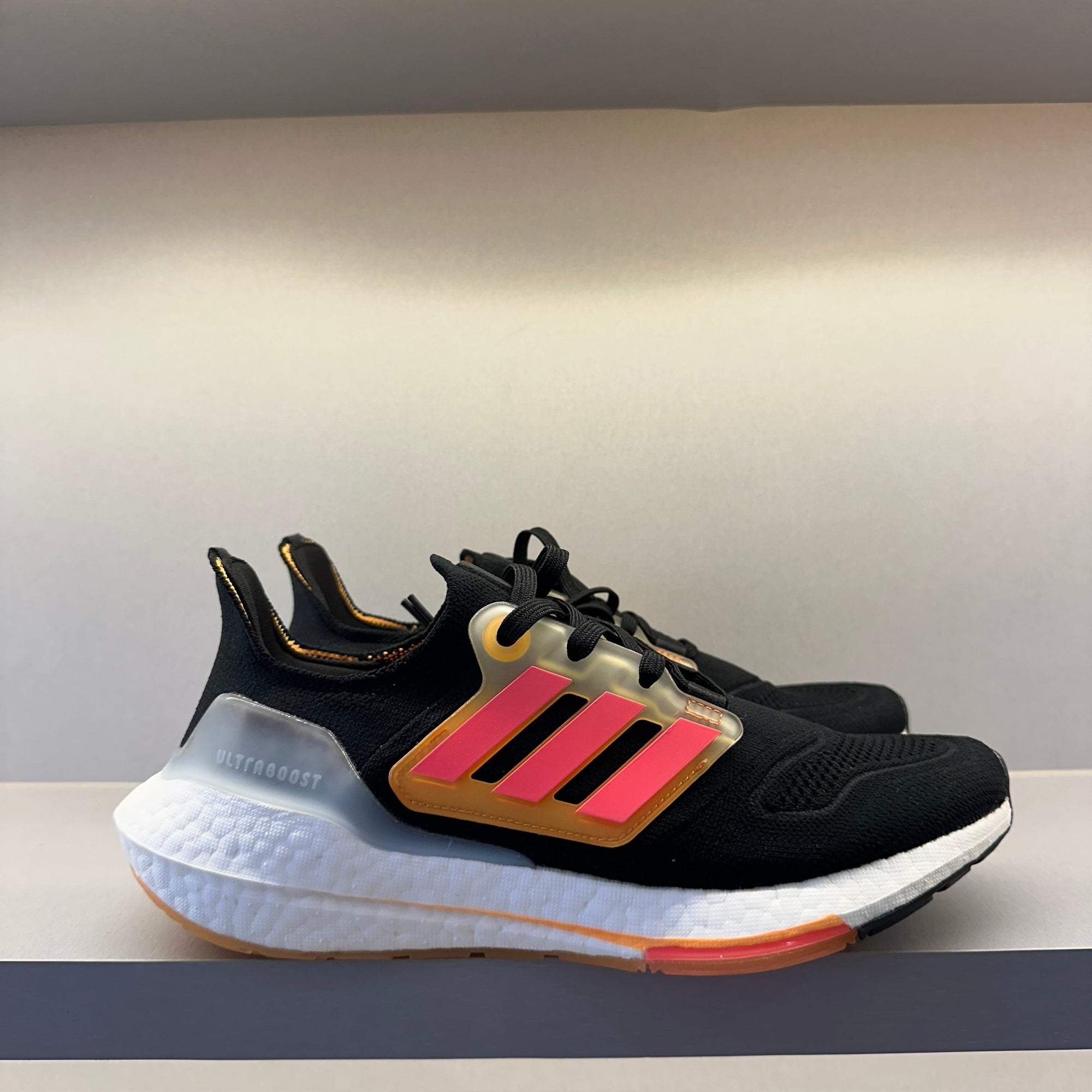 Adidas Ultraboost 22 Black Turbo Flash Orange (Pronta Entrega)